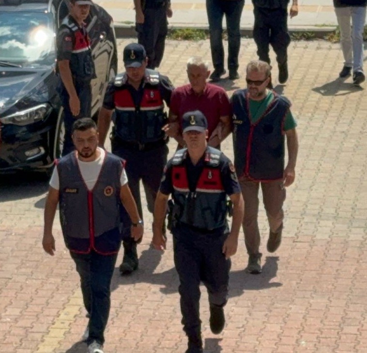 Öldürdüğü adamın cesedini naylon poşet içinde ormanlık alana bıraktı