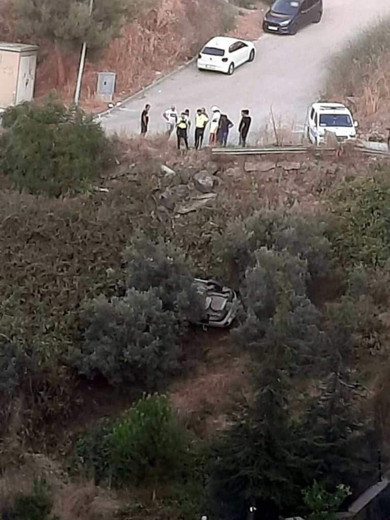 Bursa’da araç 30 metrelik şarampole uçtu: 4 yaralı
