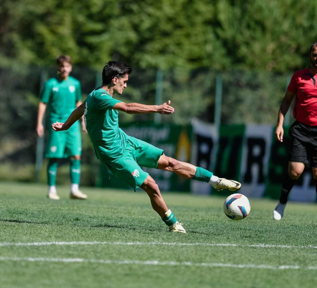 Bursaspor antrenman maçında Küçükçekmece Sinopspor’a yenildi