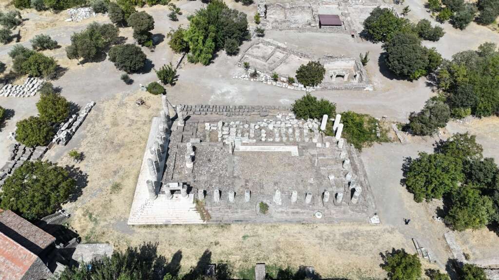 Apollon Smintheus Tapınağı’nda 1700 yıllık mezar bulundu