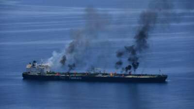 Kızıldeniz’de saldırıya uğrayan petrol tankerinde 23 Ağustos’tan bu yana yangın devam ediyor
