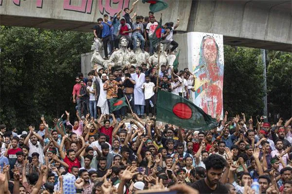 Hasina’nın kaçışı ve geçiş hükümetin kurulması… Bangladeş’te neler oluyor?