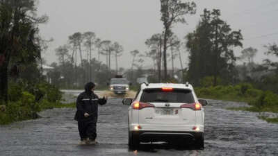 ABD’nin Florida eyaletinin Sarasota kentindeki sel, bölge sakinlerini tahliyeye zorladı