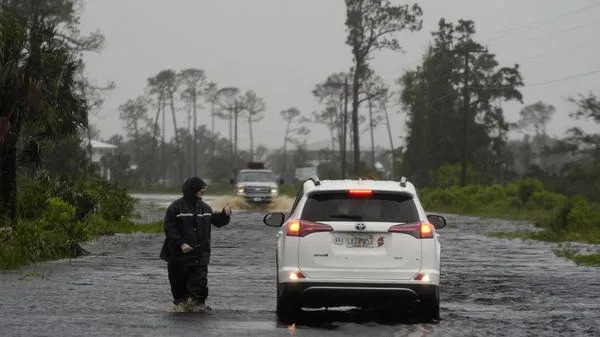 ABD’nin Florida eyaletinin Sarasota kentindeki sel, bölge sakinlerini tahliyeye zorladı