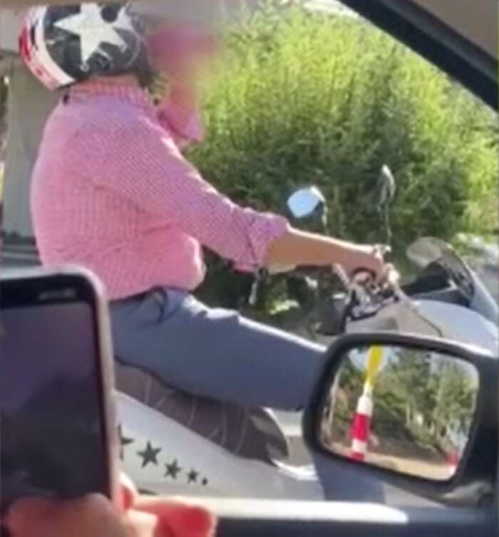 Motosiklet üzerinde alkol alan sürücü kamerada