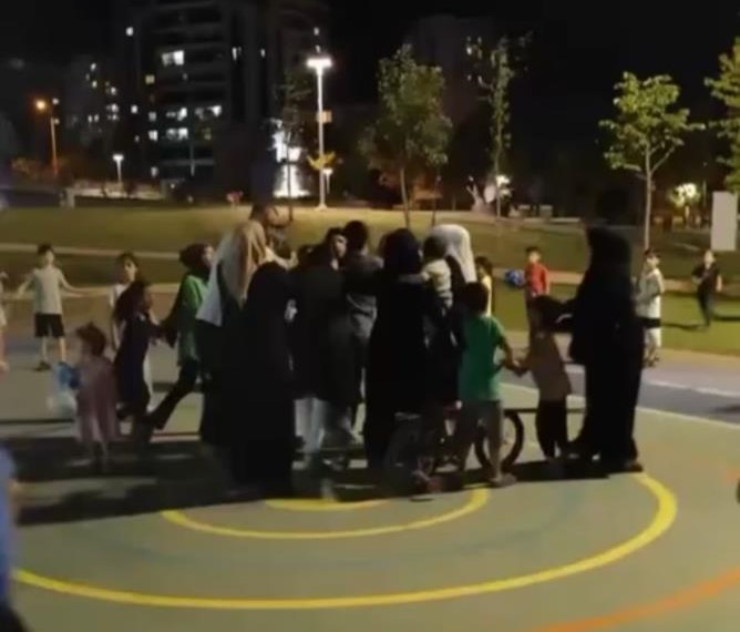 Bursa’da kadınlar tekme tokat kavga etti!