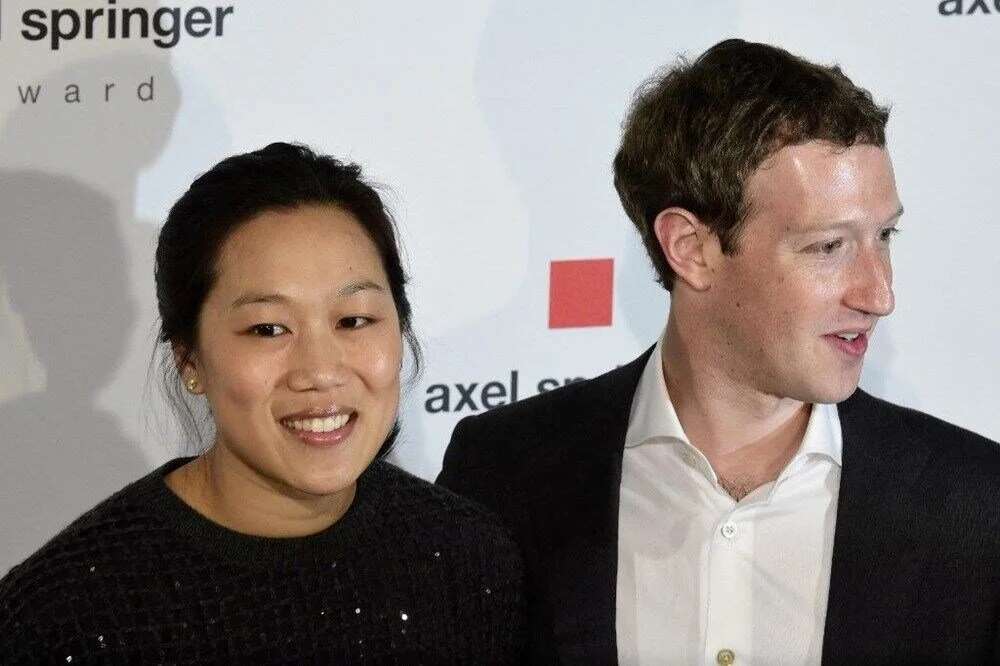Mark Zuckerberg eşinin heykelini yaptırdı