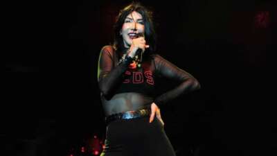 Hande Yener’den ‘kadınların çıplaklığından rahatsızız’ diyen kişiye sert tepki