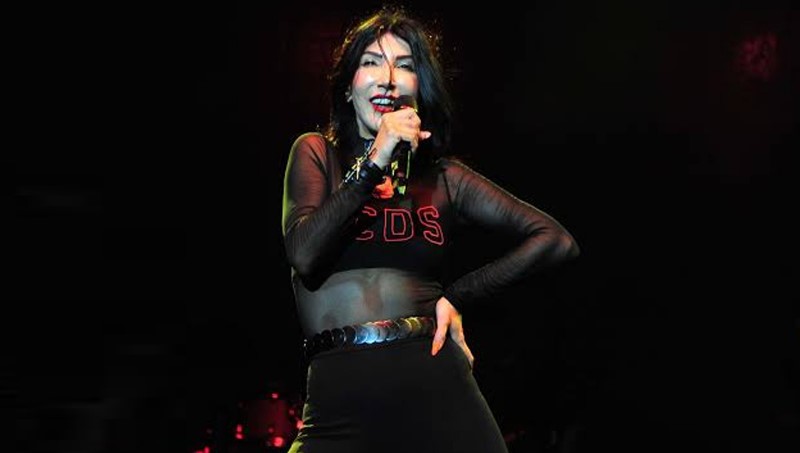 Hande Yener’den ‘kadınların çıplaklığından rahatsızız’ diyen kişiye sert tepki