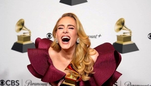 Adele, Paris Olimpiyatları’nı izlemek için konserini durdurdu