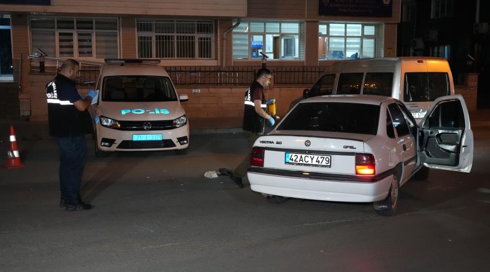 Silahlı saldırıya uğradı, ağır yaralı olarak emniyete sığındı