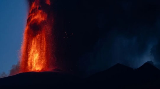 İtalya’daki Etna Yanardağı bu yaz 5. defa patladı