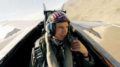 Tom Cruise Olimpiyatların kapanış töreninde paraşütle atlayacak