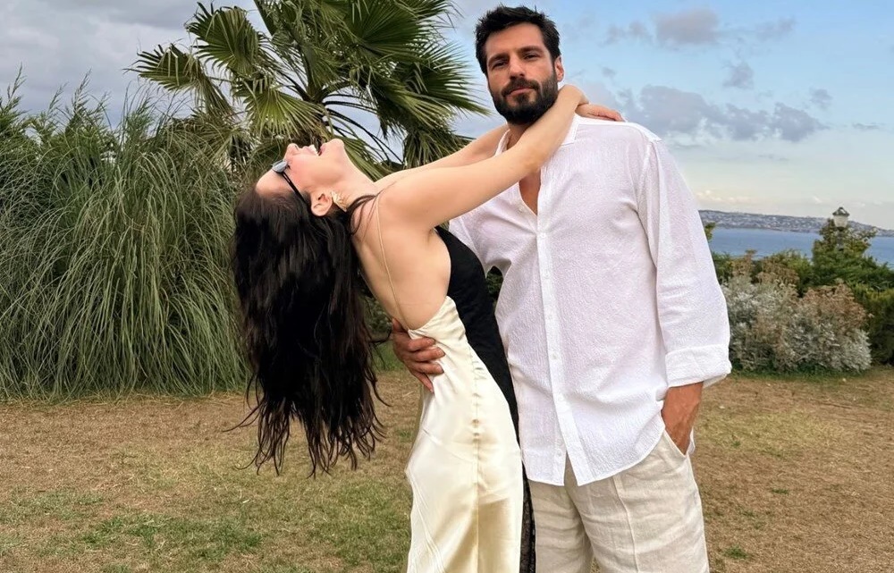 Özge Gürel ile Serkan Çayoğlu’ndan evlilik yıl dönümü kutlaması