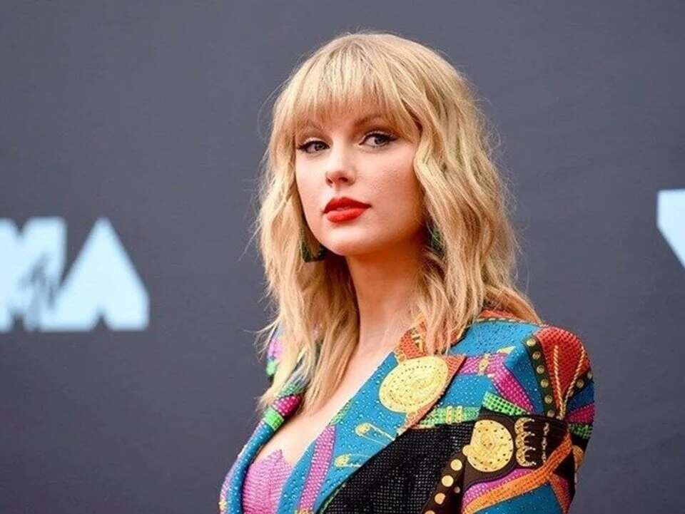Rekor üstüne rekor kıran Taylor Swift zirveyi bırakmıyor
