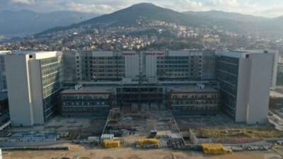 Erdoğan 3 ay demişti… Bursa’da o hastanenin açılamamasına Türkoğlu’ndan tepki