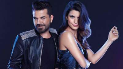 Kenan Doğulu ile Beren Saat’in deniz keyfi