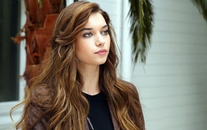 Afra Saraçoğlu’ndan buz banyosu!