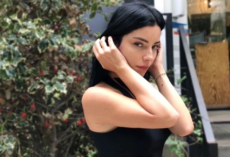 Merve Boluğur’dan cesur tatil pozu