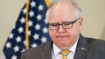 Kamala Harris başkan yardımcısı adayı Tim Walz ile ilk seçim mitingini yaptı