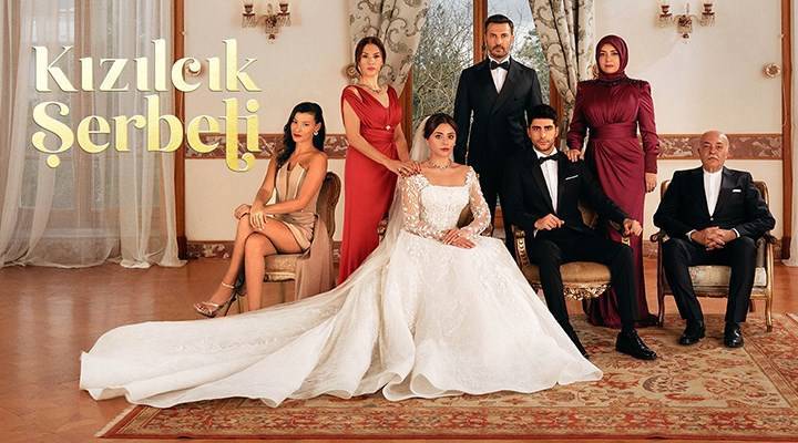 Dizi ekibi sete çıktı: “Kızılcık Şerbeti”nden ilk fotoğraflar