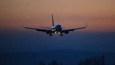 Pilotu bayılan uçak acil iniş yaptı