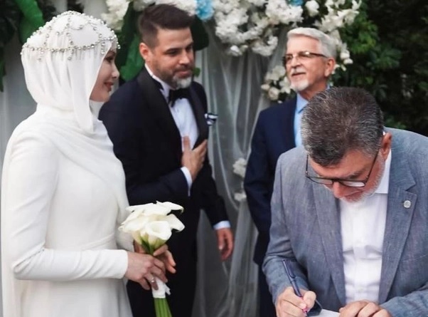 Gamze Özçelik’ten eşine övgü dolu yorum!
