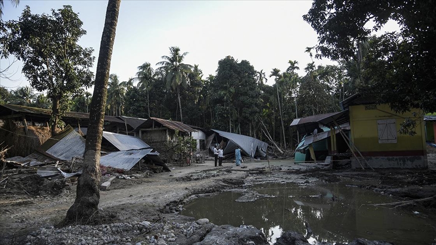 Hindistan ve Bangladeş’te sel felaketi: 36 ölü