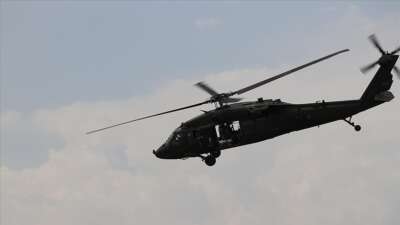 Askeri helikopter tarlaya acil iniş yaptı