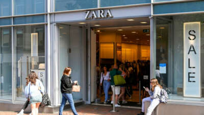 Zara’nın çocuk tişörtü İngiltere’de tepki çekti: Ürünü raflardan kaldırdı