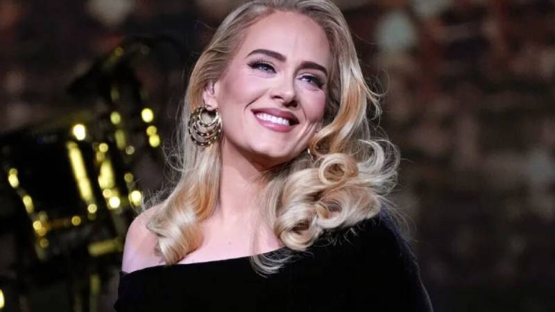 Grammy ödüllü şarkıcı Adele, müziğe “uzun bir ara” veriyor