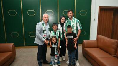 Bursaspor maçına gidemiyor diye ağlamıştı… Bozbey kayıtsız kalamadı