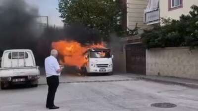 Bursa’da park halindeki minibüs küle döndü