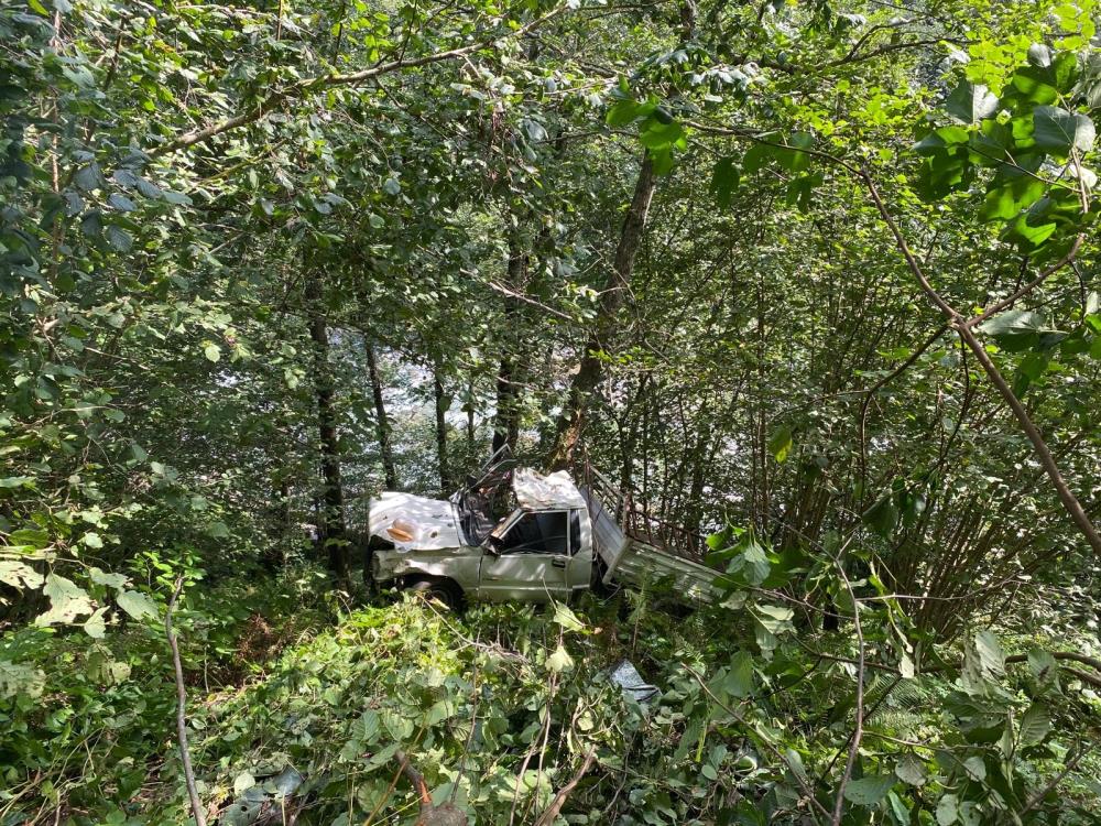 Rize’de kamyonet uçuruma yuvarlandı: 1 ölü Rize’de kamyonet uçuruma yuvarlandı: 1 ölü