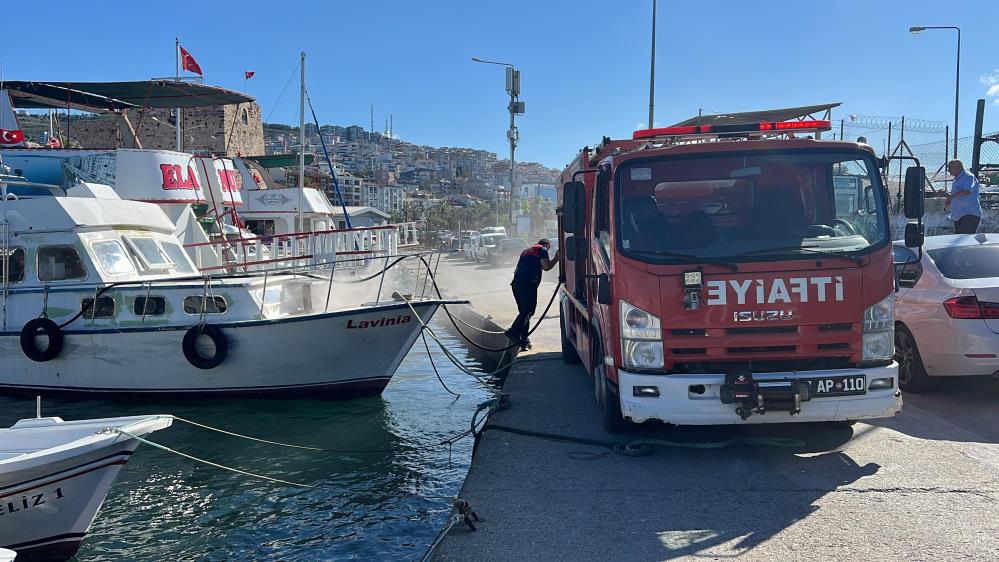 Sinop’ta tekne yangını Sinop’ta tekne yangını