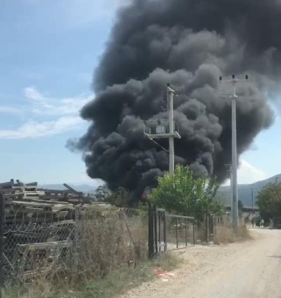 Bursa’da yangın: Gökyüzü siyah bulutlarla kaplandı!