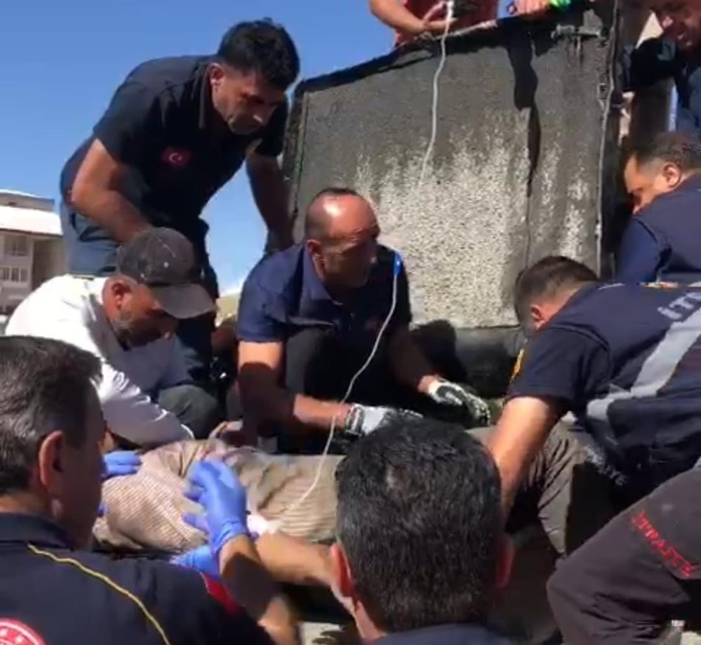 Ayağı beton pompasına sıkışan işçi kurtarıldı Ayağı beton pompasına sıkışan işçi kurtarıldı