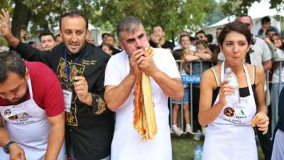 Bursa’da börek yeme yarışması