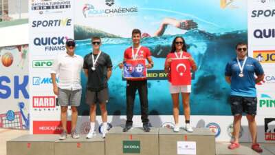 Bursalı komutan madalyaları topladı