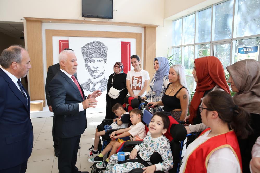 Başkan Bozbey, çocukların ilk ders zili heyecanına ortak oldu