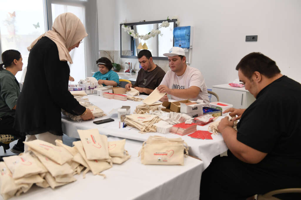 Osmangazi’de engelli bireylerden birinci sınıf öğrencileri için sürpriz Osmangazi’de engelli bireylerden birinci sınıf öğrencileri için sürpriz