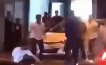 Bursa’da cadde boks ringine döndü: Tekmeler yumruklar havada uçuştu!