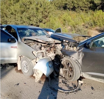 Bursa’da kazada can pazarı! Kafa kafaya çarpıştılar