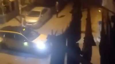 Bursa’da taksi parasını ödemedi, taksiciler kapısına dayandı