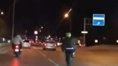 Bursa’da motosiklet sürücülerinin tehlikeli yolculukları kamerada