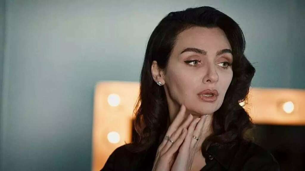 Birce Akalay’dan ‘anne-kız’ pozu!