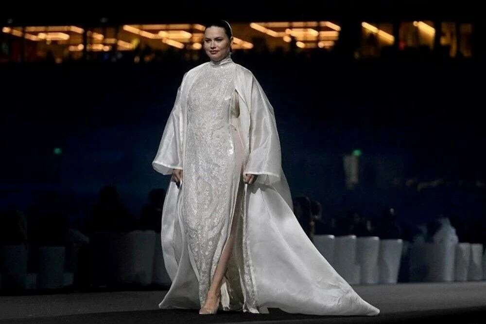 Adriana Lima’nın son hali şaşırttı: Dolgularını mı eritti?