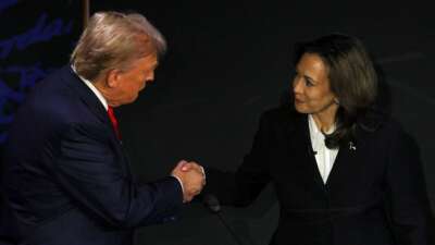 Sürpriz el sıkışma! Harris-Trump düellosu