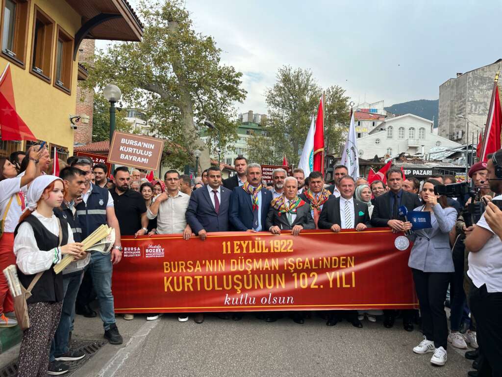 Bursa’nın kurtuluşunun 102. yıl dönümünde kortej yürüyüşü