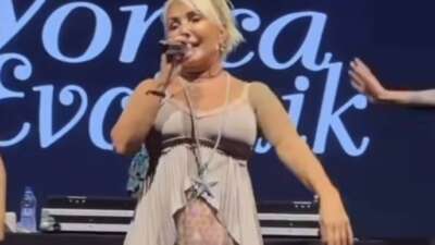 Yonca Evcimik’in sahne tarzı gündem oldu